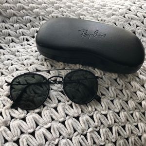 Polarized Ray Bans with case.